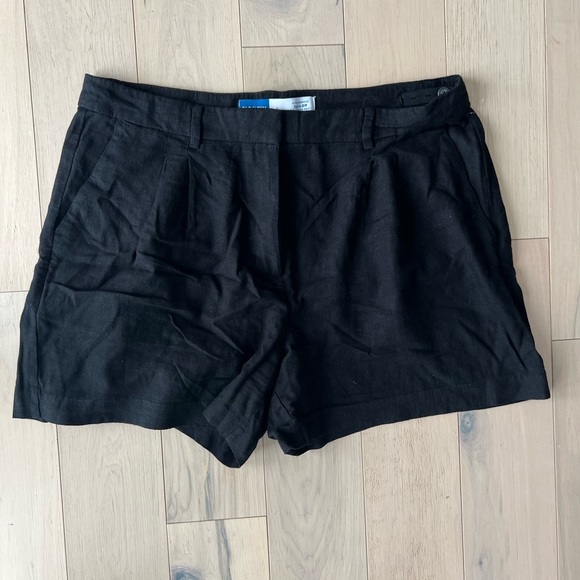 Old Navy Women's Taylor High Waist Linen Shorts - Picture 3 of 5